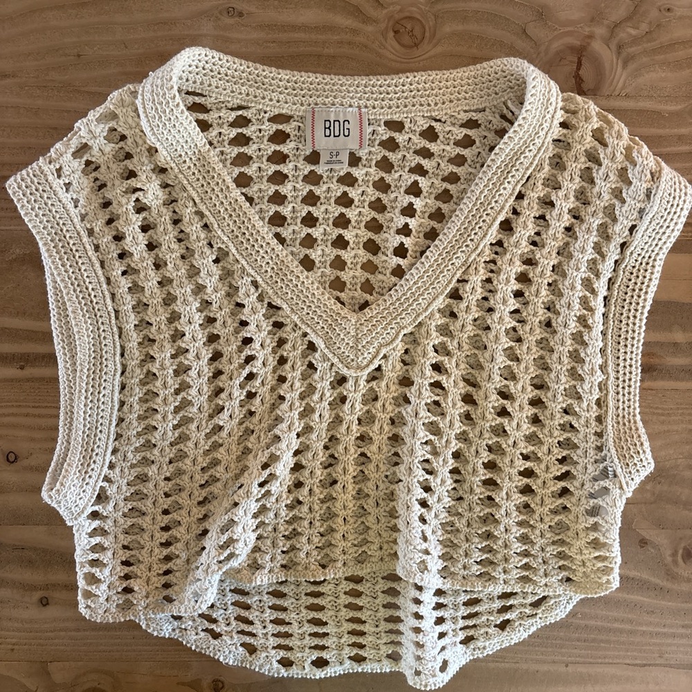 urban outfitters crochet sweater vest 🪻